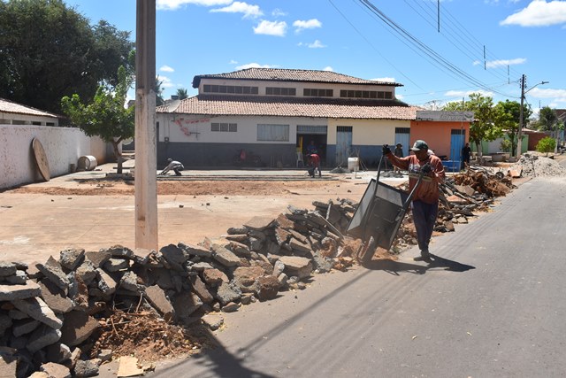 Prefeitura de Picos realiza melhorias e promoverá festa com Banda Líbanos no aniversário de 35 anos do Bairro Pantanal