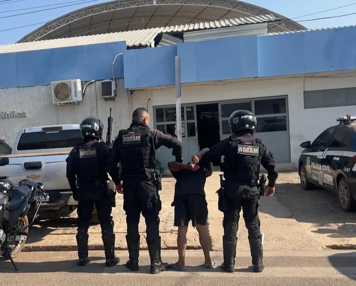 Homem é preso pela equipe da ROCAM após torturar companheira e filha de 11 anos na zona rural de Picos