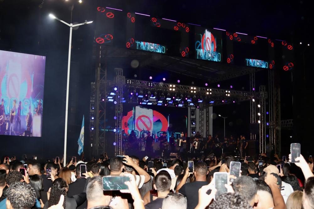 Festejos de Hugo Napoleão têm noite de shows com Tarcísio do Acordeon, Fernandinha e Forró Bandido