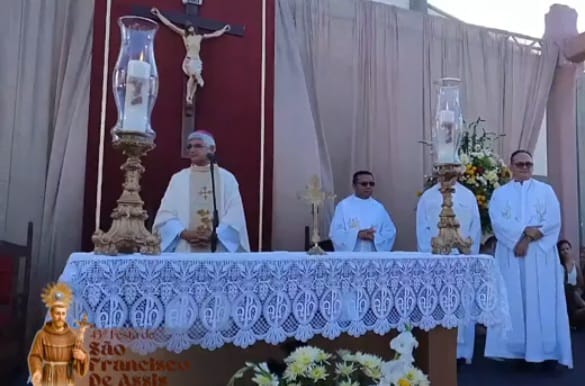 Multidão e devotos de São Francisco de Assis participam do encerramento da 43ª Festa do padroeiro do Junco, em Picos