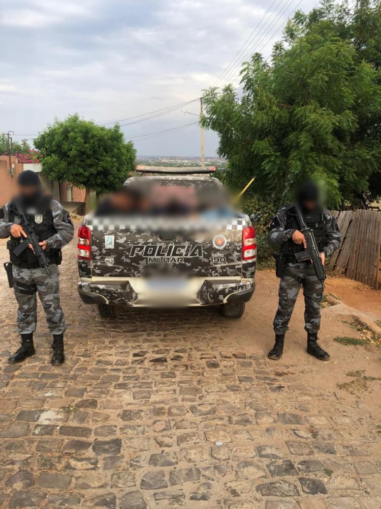 Polícia Militar libera dois reféns do “tribunal do crime” e prende cinco suspeitos na cidade de Picos
