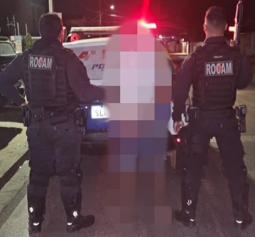 Polícia prende homem por porte ilegal de arma de fogo e tráfico em Picos