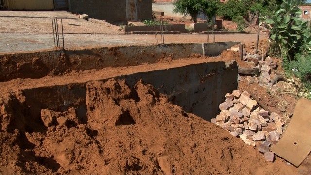 Prefeitura de Picos recupera paredão no Bairro Morada do Sol