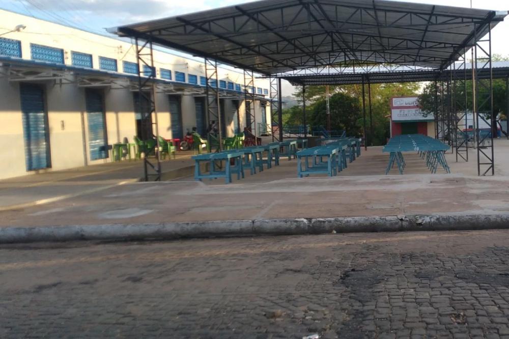 Imposição e falta de diálogo por parte do prefeito Seu Dua gera conflito com feirantes no mercado público de Regeneração