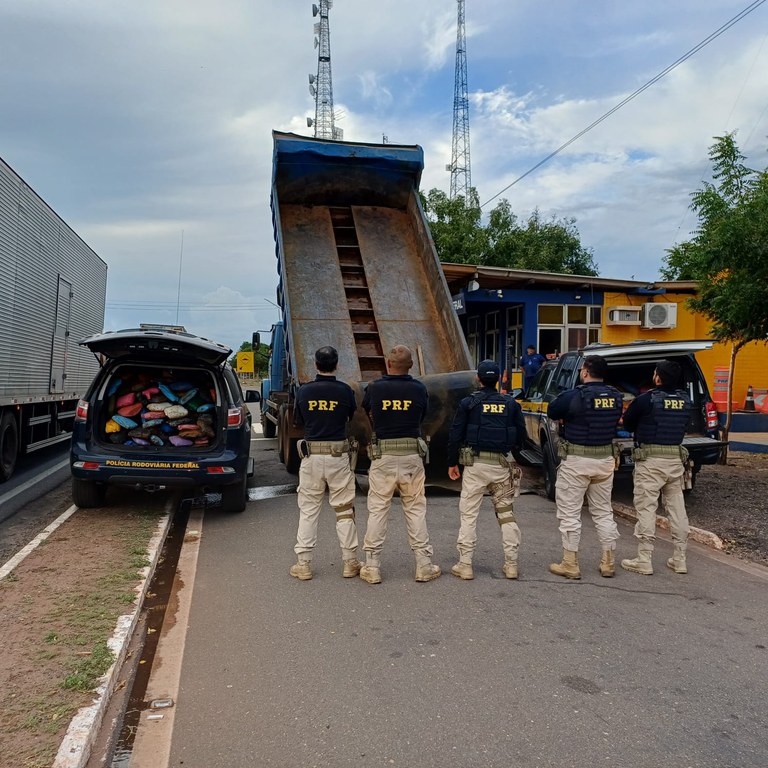 PRF apreende 350 kg de skunk durante fiscalização em Picos