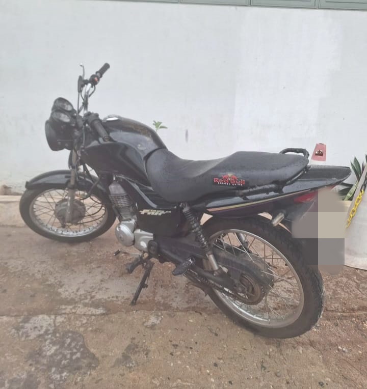 Polícia Militar recupera motocicleta furtada e conduz suspeito, em Picos