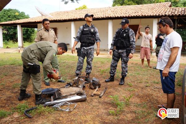 Força tática do 12º BPM encontram desmanche de motos em fazenda na zona rural de Piripiri