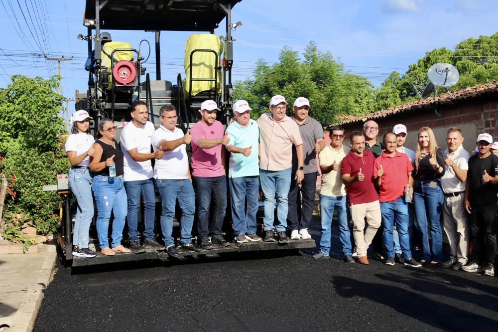 Prefeito Luciano e deputados Hélio Rodrigues e Merlong Solano visitam obras em Hugo Napoleão