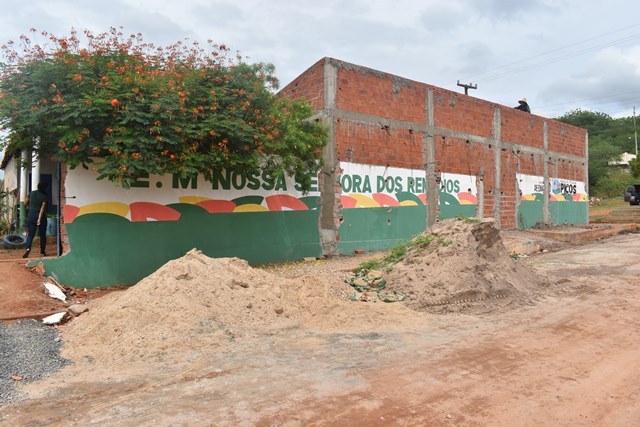 Prefeitura de Picos realiza obra de ampliação da escola do Bairro Torrões
