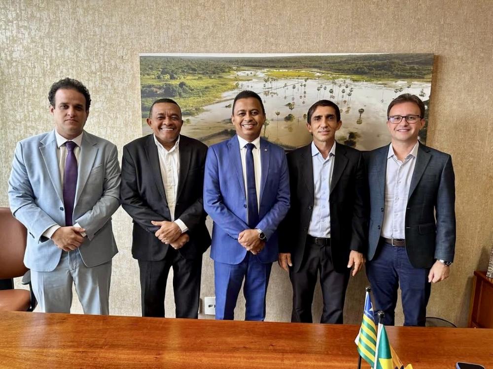 Prefeito Manim do Povo cumpre agenda em Brasília em busca de recursos para São Pedro do Piauí