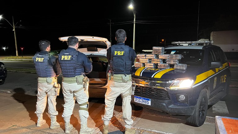 PRF apreende mais de 26 kg de cocaína e prende homem por tráfico de drogas em Picos