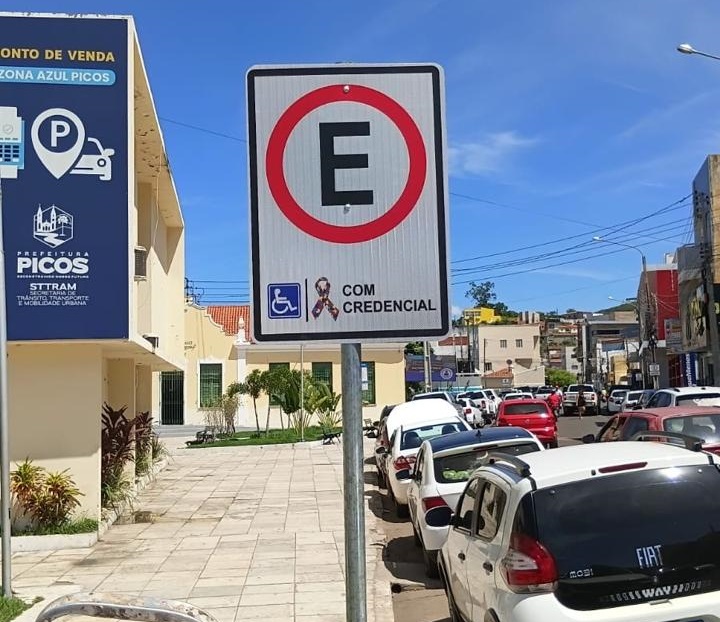 Prefeitura de Picos implanta vagas exclusivas no trânsito para idosos, pessoas com deficiência e neurodivergentes