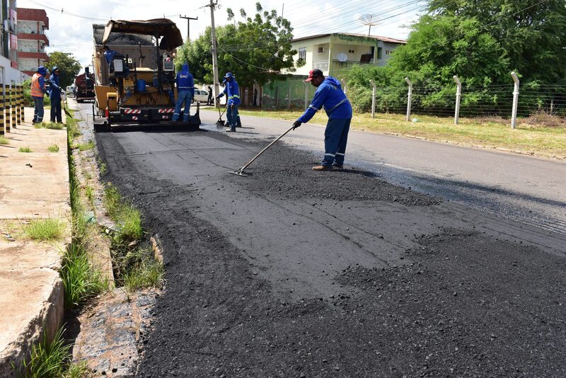 Prefeitura de Picos inicia operações de asfaltamento e tapa-buracos