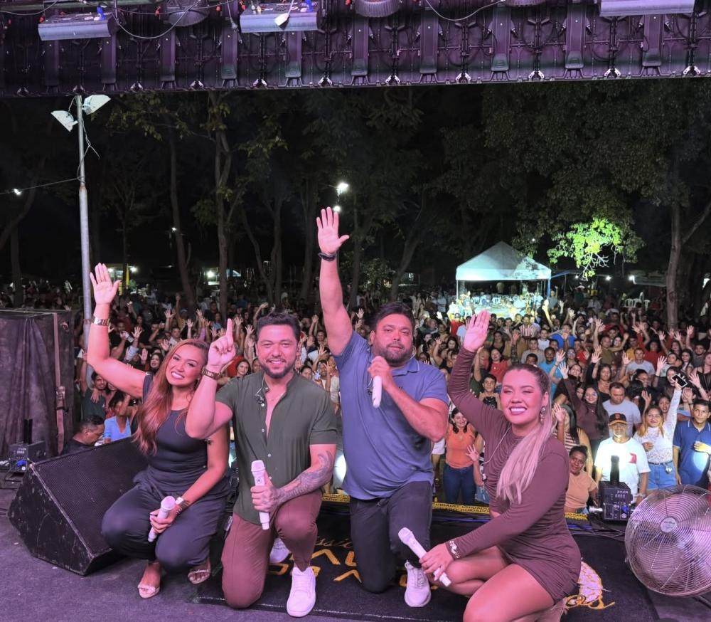Banda Malla 100 Alça anima noite de festa e Prefeitura premia campeões de torneios durante festejos da Embiratanha