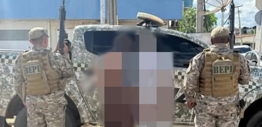 Dupla suspeita de tráfico de drogas é presa após fugirem de abordagem policial, em Picos