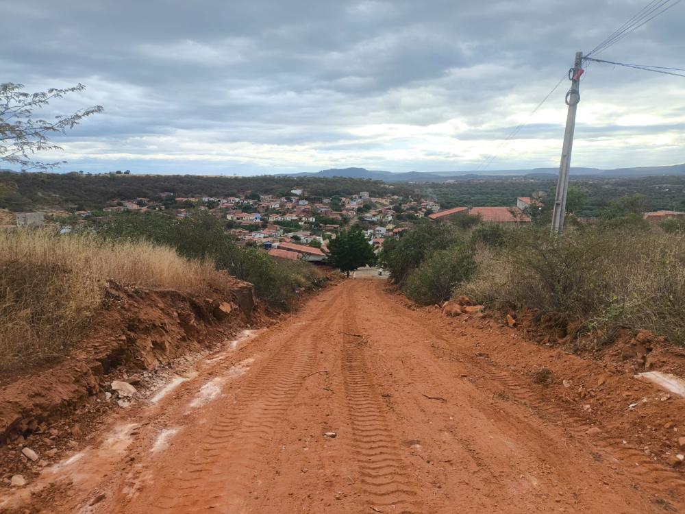 Prefeitura de Picos realiza recuperação de acesso entre os bairros Cidade de Deus e Boa Vista