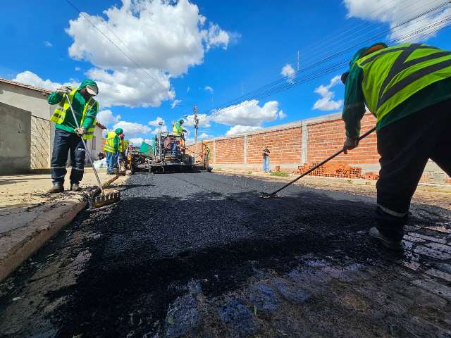 Picos recebe nova etapa de asfaltamento que vai beneficiar 65 ruas de 17 Bairros
