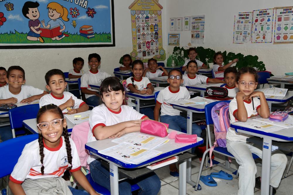 Hugo Napoleão se destaca no Piauí com avanços históricos na educação
