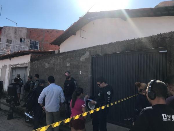 Dois irmãos são executados com tiros na cabeça e no peito dentro de casa na zona norte de Teresina