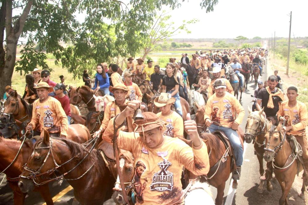 Tradicional Cavalgada dos Amigos reúne vaqueiros de diversas localidades em Hugo Napoleão