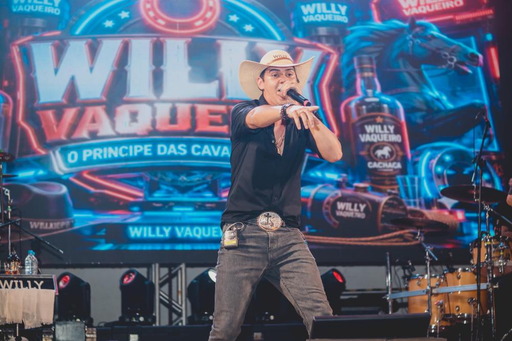 Show de Willy Vaqueiro marca mais uma noite de festa nos festejos de Hugo Napoleão