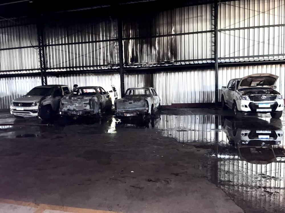 Incêndio atinge oficina e danifica quatro veículos na zona Leste de Teresina
