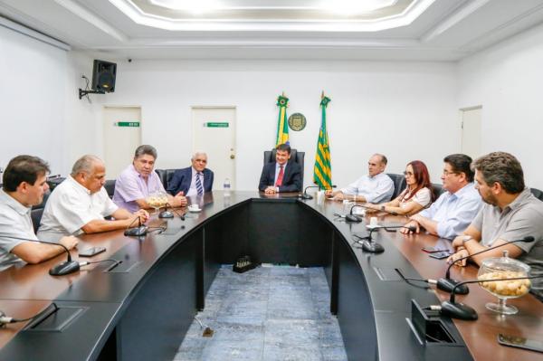 Regina Sousa será a vice de Wellington Dias, diz governador em reunião a portas fechadas no Karnak
