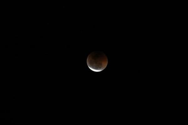 Eclipse mais longo do século é visto em vários estados do país