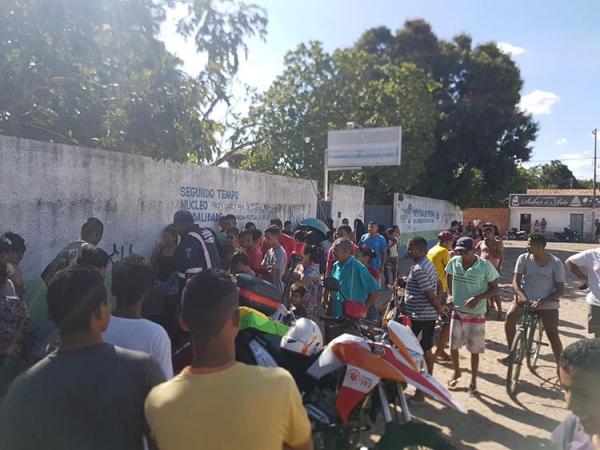 Jovem é baleado em tiroteio na frente de escola na zona norte de Teresina