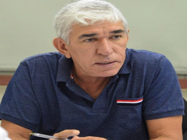 Juíza julga improcedentes duas ações contra prefeito Luiz Menezes