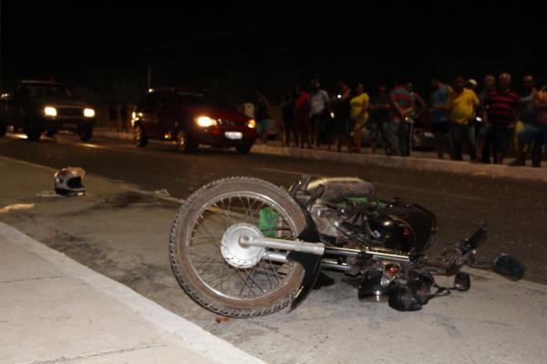 Jovem com tornozeleira eletrônica é executado e pai é baleado em Teresina
