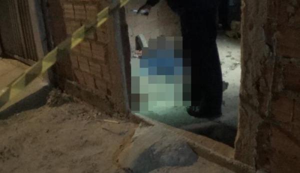 Homem de 26 anos é executado com 13 tiros na frente da esposa em Teresina