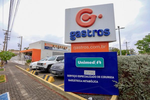 Homem é baleado com um tiro na boca durante assalto em estacionamento de clínica médica em THE