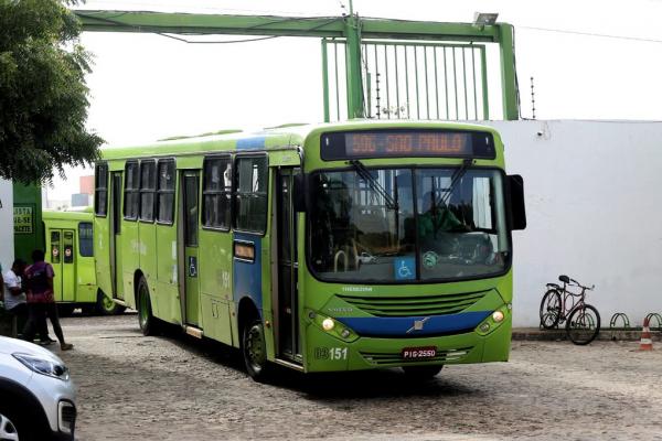 TRT determina suspensão da greve dos motoristas e cobradores de ônibus em Teresina