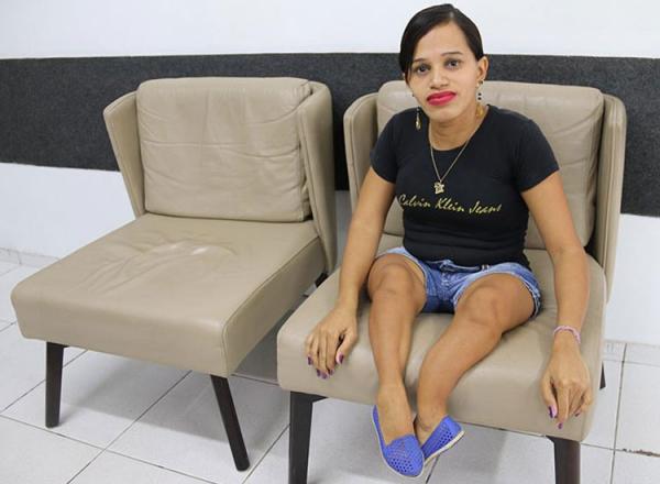 Ossos de vidro | Mulher com doença rara pede ajuda para conseguir cadeira de rodas 