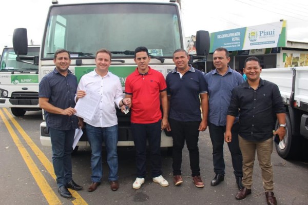 Agricultura | São Pedro do PI é contemplado com caminhão para atender os pequenos agricultores