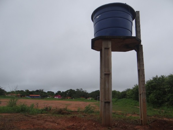 Prefeitura instala caixa d’água para restabelecer fornecimento no bairro Outro Lado