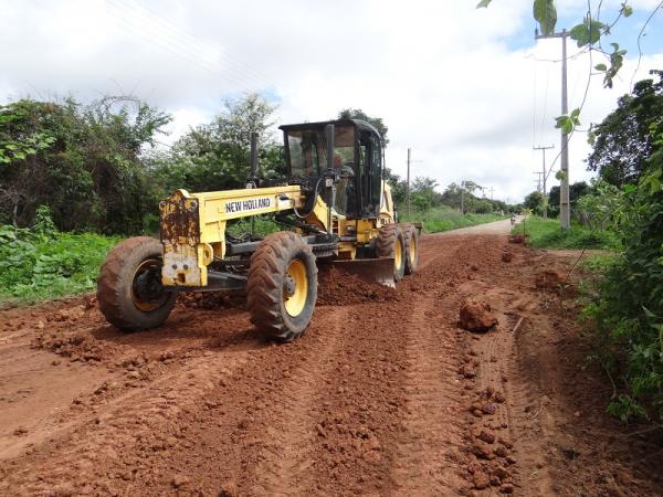 Infraestrutura | Prefeitura realiza roços e recuperação de estradas do município 
