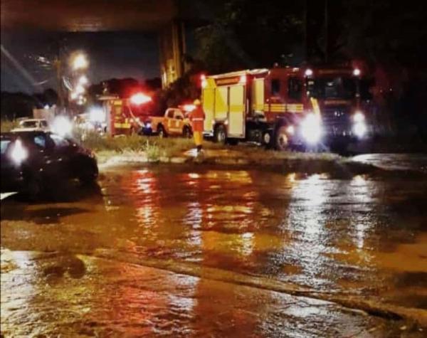 Teresina | Idosa de 70 e criança de 4 anos morrem após enxurrada arrastar dezenas de casas; há desaparecidos