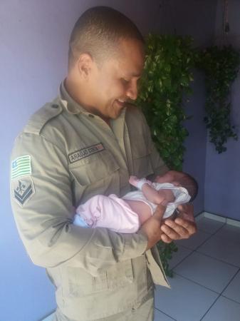 Bombeiro de Picos salva vida de bebê engasgado com leite materno por telefone 