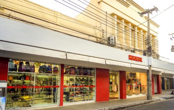 Criminosos rendem gerente de loja e roubam R$ 500 mil em mercadorias em Teresina