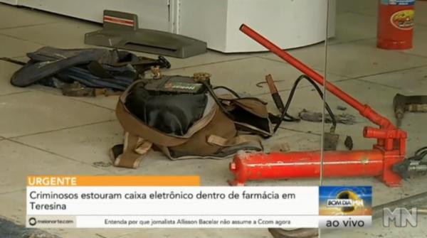 Criminosos tentam arrombar caixa eletrônico dentro de farmácia em Teresina