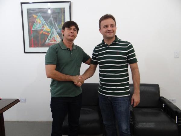 São Pedro | Novo Secretário de educação é empossado por Júnior Bill 