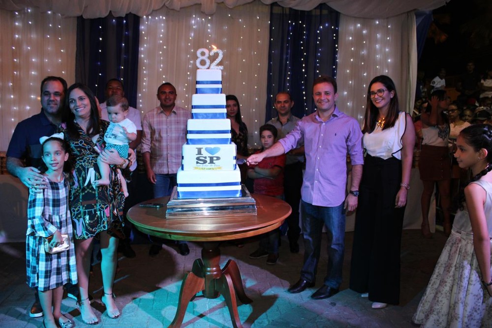 Tradicional “corte do bolo” marca atividades comemorativas do aniversário de São Pedro do Piauí