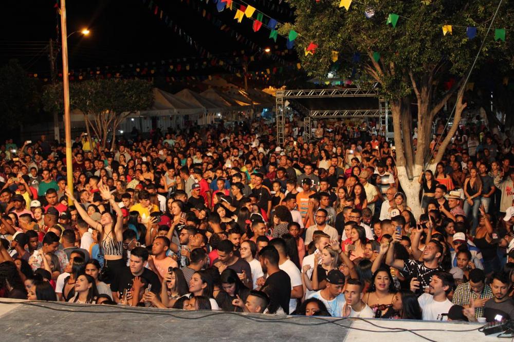 São Pedro | Mara Pavanelly, Cajón Band e Lucas Davi agitaram mais uma noite de festas; imagens