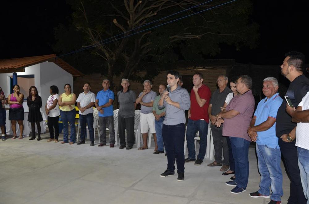 Prefeitura entrega revitalização da Praça da Igreja na comunidade Baixinha; imagens