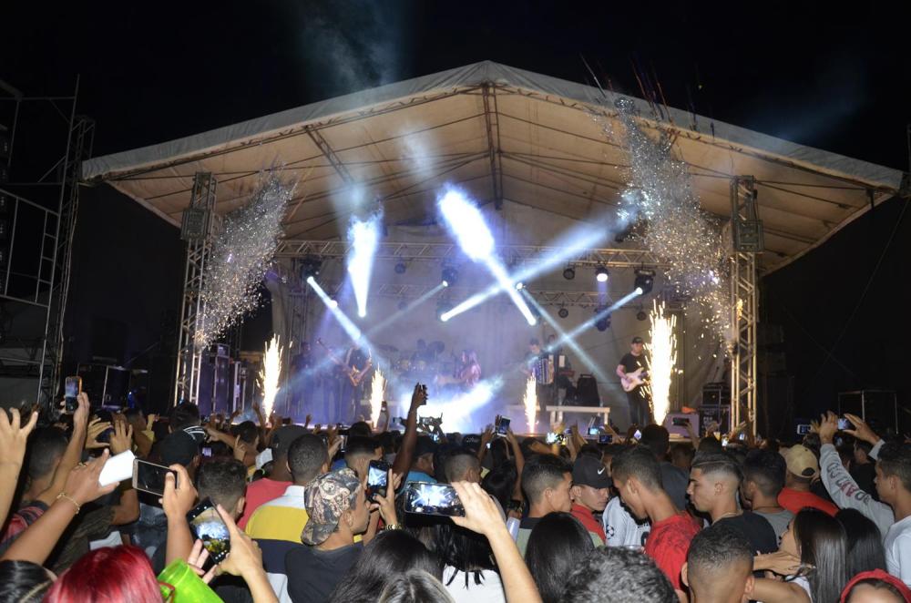 Show de Conde do Forró e Batys Lima encerra festejo da comunidade Baixinha; veja imagens