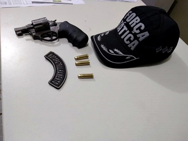 Em Picos, dupla é presa por porte de arma de fogo