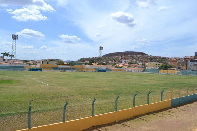 Estádio Municipal Helvídio Nunes de Barros segue interditado
