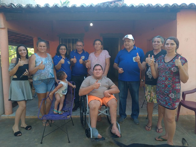 Promoção “Vizinho Solidário” entrega terceira cadeira de rodas em Picos